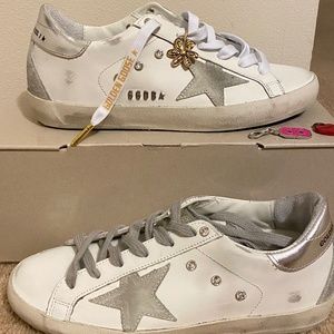 NEVER WORN Golden Goose Super-Star with silver heel tab and metal stud lettering